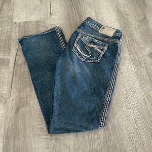 ❤️Silver Jean's Aiko Flap Bootcut Distressed Jeans ❤️